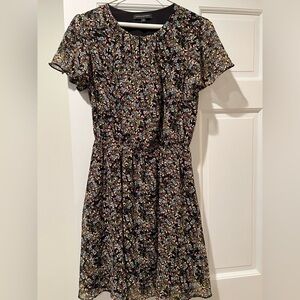 Floral Banana Republic dress XS. Loose fitted with elastic waist.